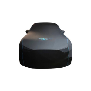 Zaščitna prevleka vrhunske črne barve z modro podlogo, modrim logotipom Mustang in modrim napisom Mustang